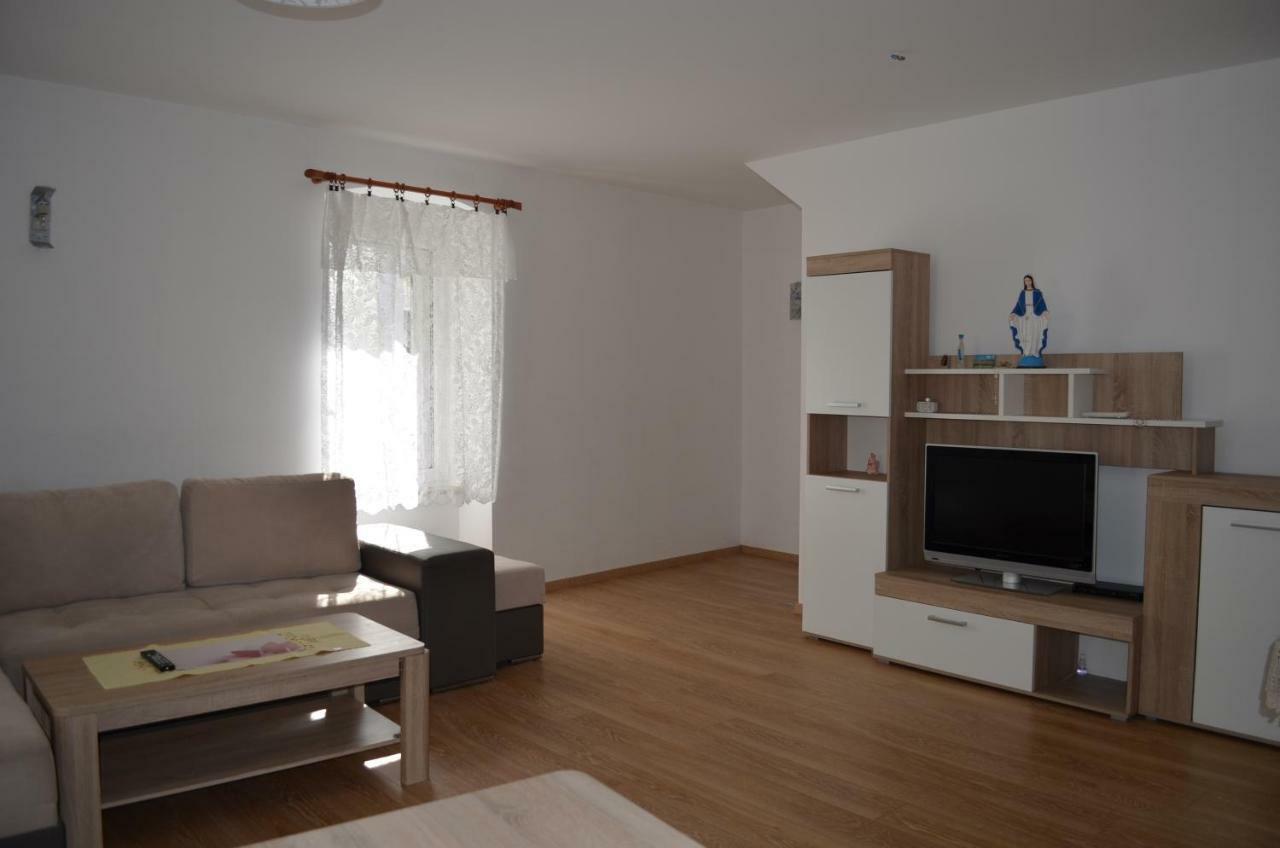 Apartment Michael Krk Town Buitenkant foto