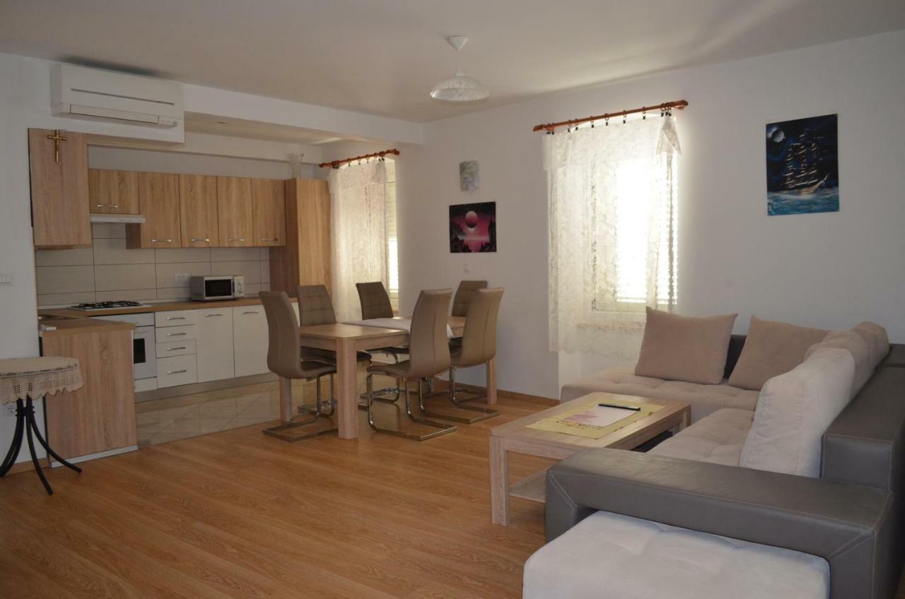 Apartment Michael Krk Town Buitenkant foto