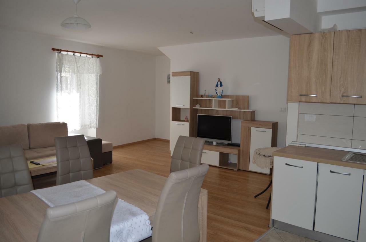 Apartment Michael Krk Town Buitenkant foto